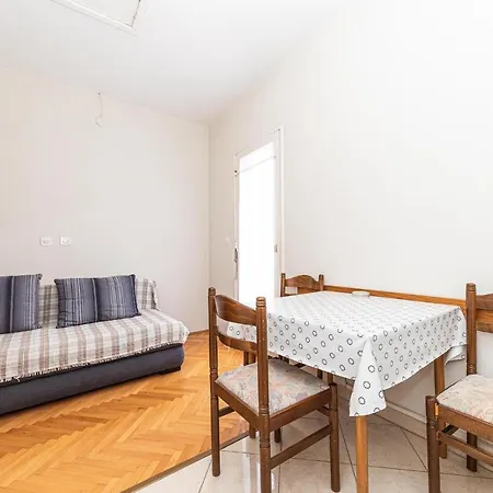 Apartment In Seget Donji