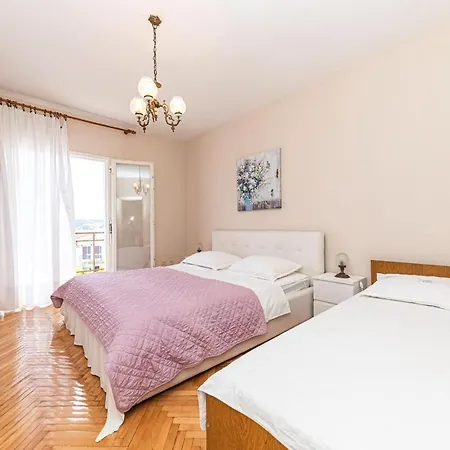 Gorgeous In Seget Donji With Wifi Apartment Trogir