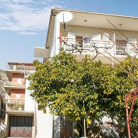 In Seget Donji Τρογκίρ